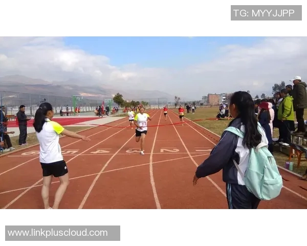 足球明星卡通化奔跑的奇幻旅程尽显运动魅力与艺术风采